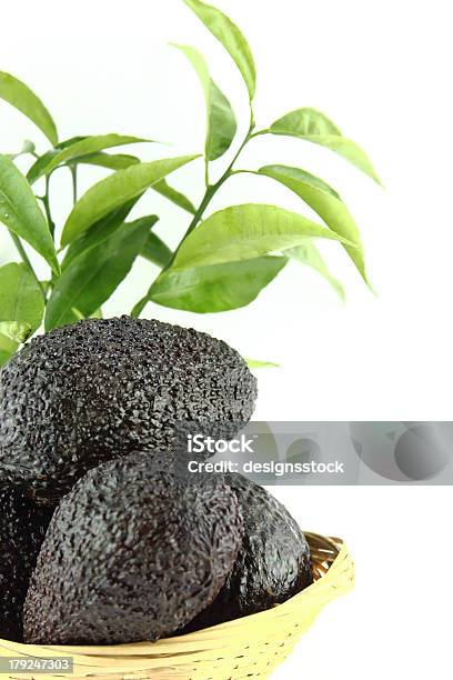 Abacates - Fotografias de stock e mais imagens de Abacate - Abacate, Alimentação Saudável, Casca de fruta