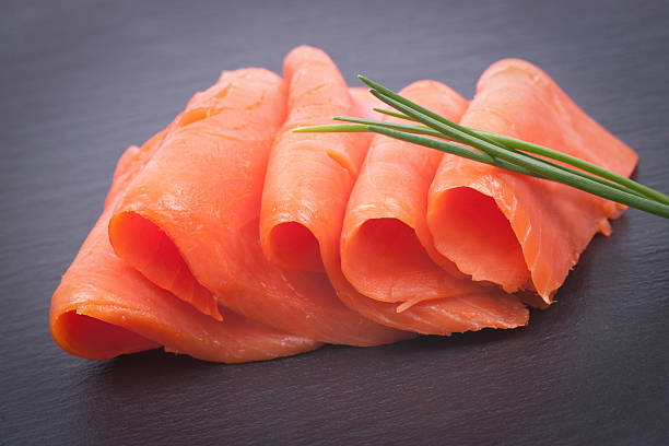 fresca salmón ahumado - fish oil nature nutritional supplement healthcare and medicine fotografías e imágenes de stock