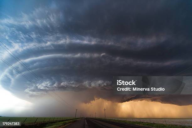 Tornadic スーパーセルでアメリカの平原 - 竜巻のストックフォトや画像を多数ご用意 - 竜巻, オクラホマ州, 嵐