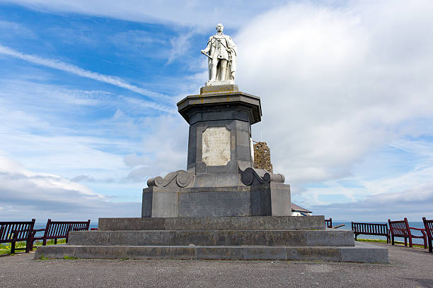 prince albert statue tenby pembroke pays de galles - prince of wales photos et images de collection