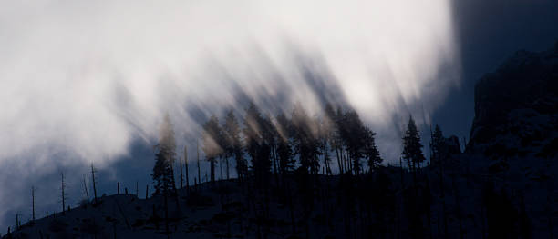 Sombras nas nuvens - foto de acervo