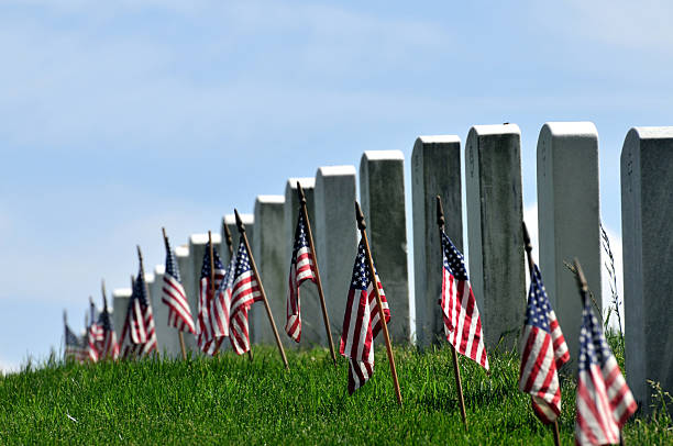 endless cemitério - arlington national cemetery virginia cemetery american flag - fotografias e filmes do acervo