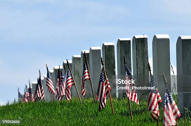 Graveyard Infinito - Fotografias de stock e mais imagens de Cemitério nacional de Arlington - Cemitério nacional de Arlington, Memorial Day americano, Cemitério