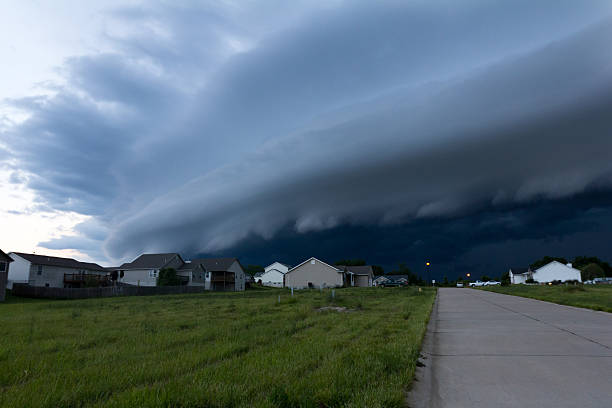 istock Ominous Shelf Cloud Over Neighborhood 179253319