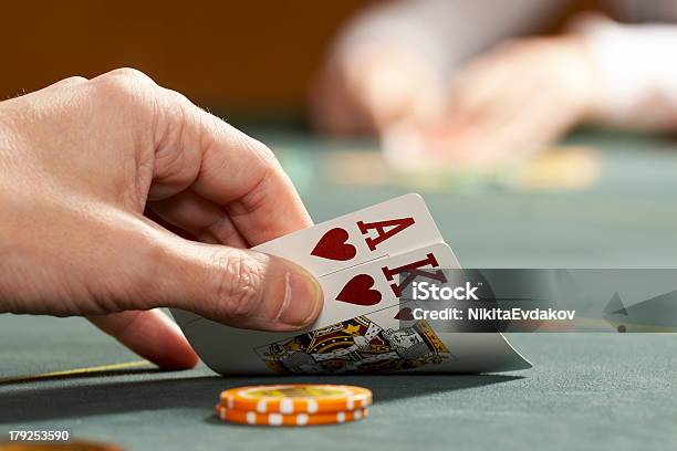 Photo libre de droit de Poker banque d'images et plus d'images libres de droit de Avoir la main aux cartes - Avoir la main aux cartes, Cartes à jouer, Concepts