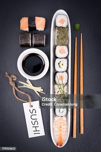 Sushi - Fotografie stock e altre immagini di Alga bruna - Alga bruna, Alga marina, Alimentazione sana