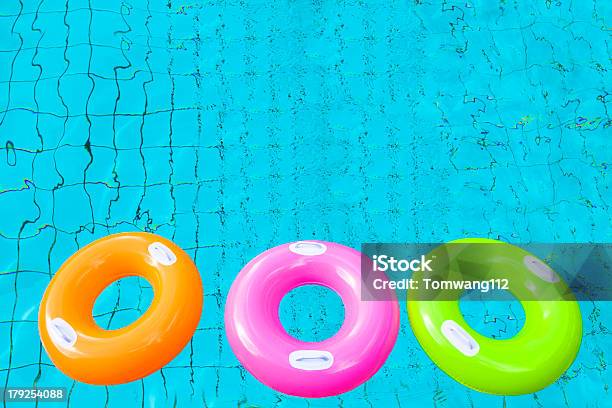 Colorido Piscina Rings En El Agua Foto de stock y más banco de imágenes de Agua - Agua, Boya, Colores