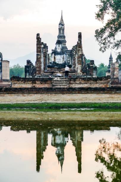 kościół w bangkoku tajlandia, cyfrowe zdjęcie jako tło - moscow river zdjęcia i obrazy z banku zdjęć