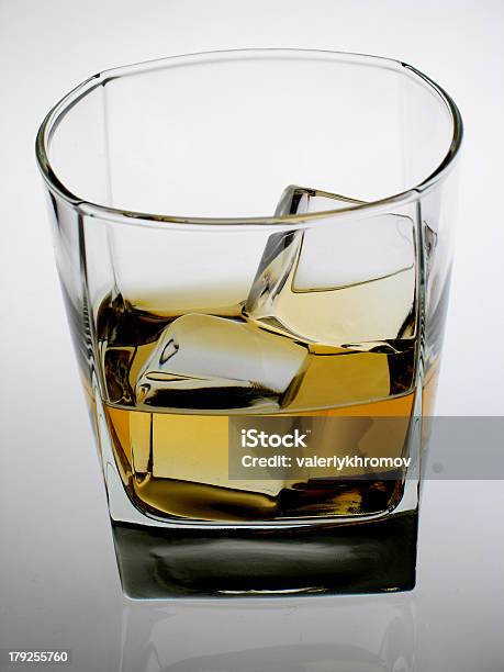 Photo libre de droit de Whiskey banque d'images et plus d'images libres de droit de Alcool - Alcool, Aliments et boissons, Boisson