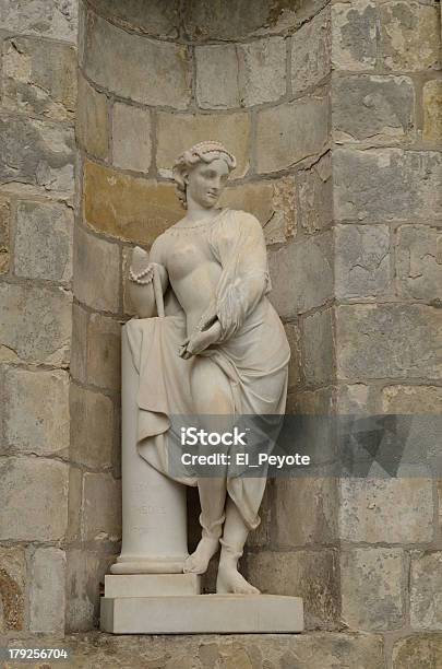 Foto de Escultura De Fontainebleau Castelo Perto De Paris França e mais fotos de stock de Antigo