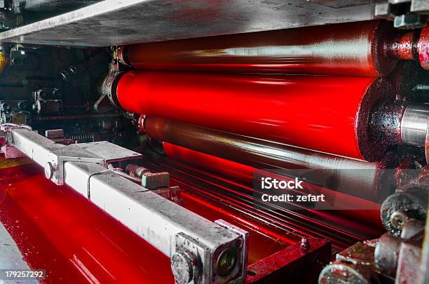 Foto de Cores De Tinta Vermelha Magenda Tambor Da Web Conjunto Máquina De Impressão e mais fotos de stock de Impressora - Maquinaria de fábrica