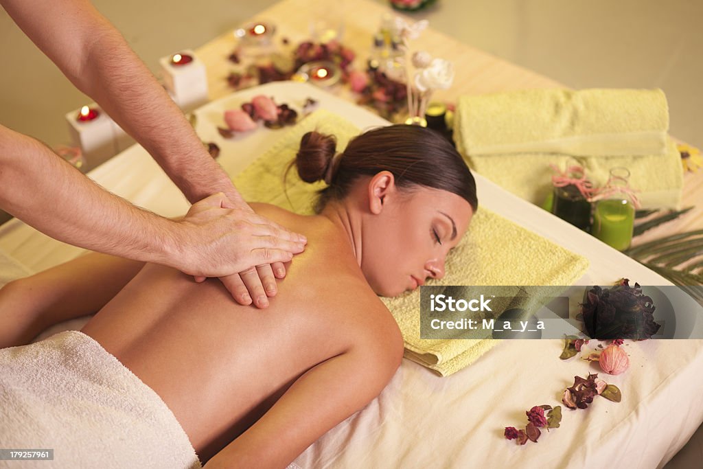 Massagem nas costas - Foto de stock de Aconchegante royalty-free