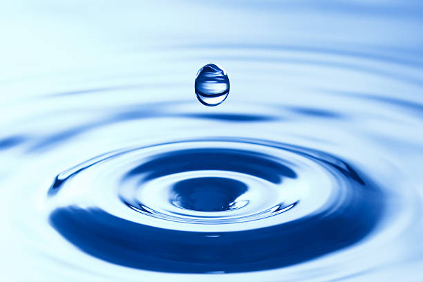 istock Drop suspended above the water 179258633