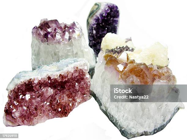 Geode Geological Cristales Amethyst Foto de stock y más banco de imágenes de Abstracto - Abstracto, Amatista, Calcedonia