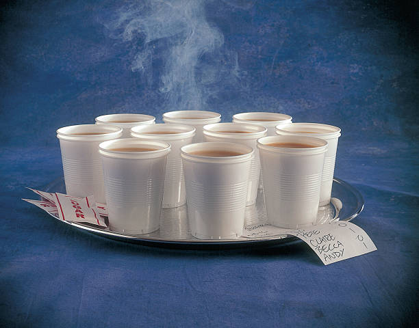 tazze di tè in plastica - tea cup disposable cup tea sugar foto e immagini stock