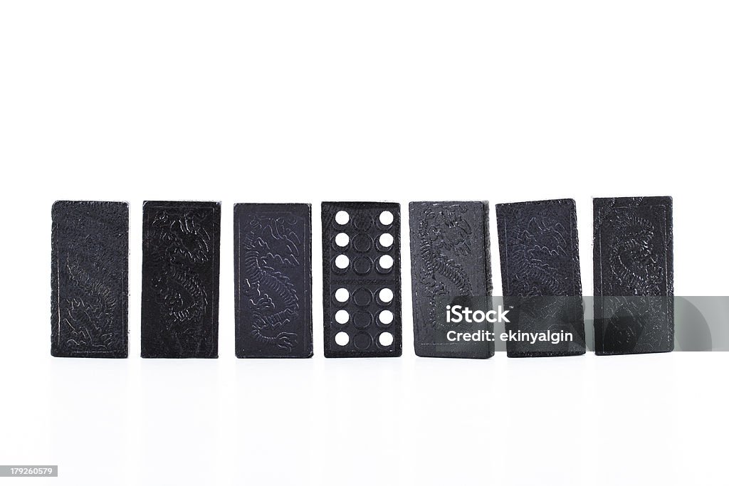 Строка черных Dominoes - Стоковые фото Азартные игры роялти-фри