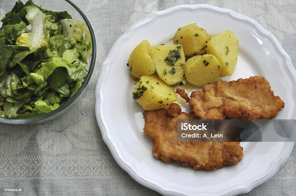 Wiener Schnitzel mit Kartoffelsalat - Lizenzfrei Cutlet Stock-Foto