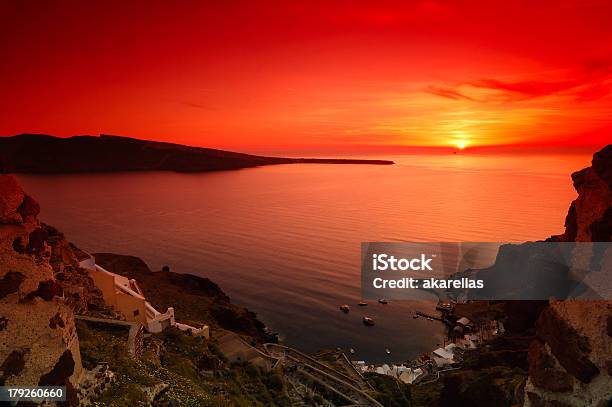 Photo libre de droit de Coucher De Soleil À Santorin banque d'images et plus d'images libres de droit de Coucher de soleil - Coucher de soleil, Santorin, Abrupt