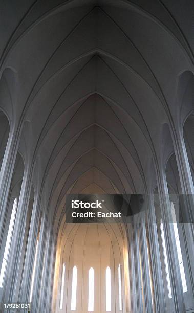 Hallgrímskirkja - Fotografias de stock e mais imagens de Arquitetura - Arquitetura, Cristianismo, Deus