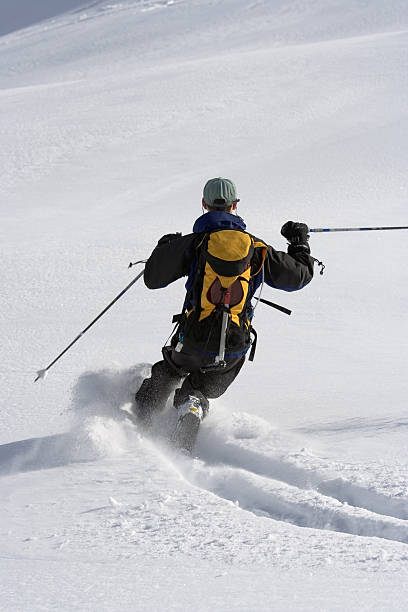 back-country telemark esquiador 1 - telemark skiing fotos imagens e fotografias de stock