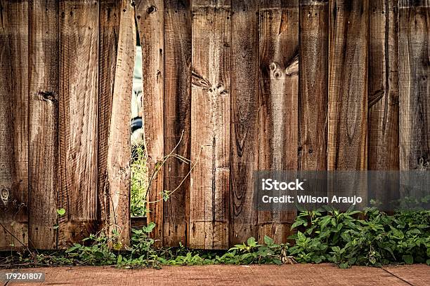 Photo libre de droit de À La Barrière banque d'images et plus d'images libres de droit de Clôture - Clôture, En bois, Trou