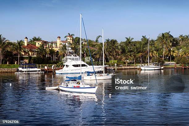 Villen Und Yachten Stockfoto und mehr Bilder von Anlegestelle - Anlegestelle, Atlantic Intracoastal Waterway, Blau