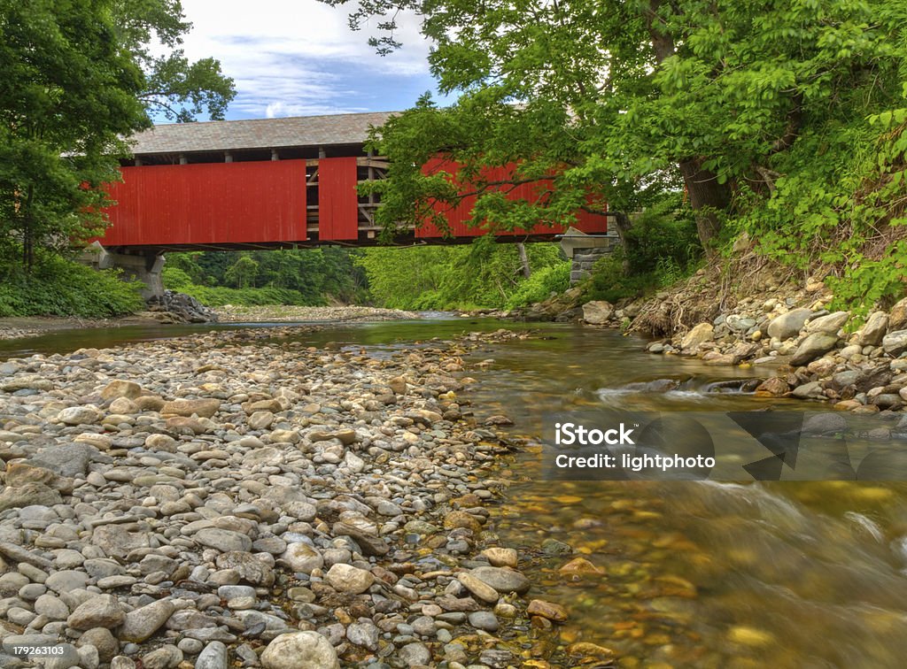 Expuestos Berkshires puente cubierto - Foto de stock de Massachusetts libre de derechos