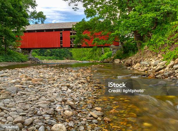 Expuestos Berkshires Puente Cubierto Foto de stock y más banco de imágenes de Massachusetts - Massachusetts, Puente cubierto, The Berkshires