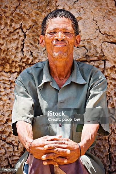 Basarwa Mann Stockfoto und mehr Bilder von Afrika - Afrika, Afrikanische Kultur, Afrikanischer Abstammung