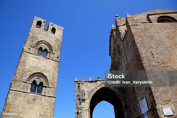 メディバルカソリック教会キエーザ Matrice の Erice ますイタリアシチリア - カトリックのストックフォトや画像を多数ご用意 - カトリック, シチリア, トラパニ