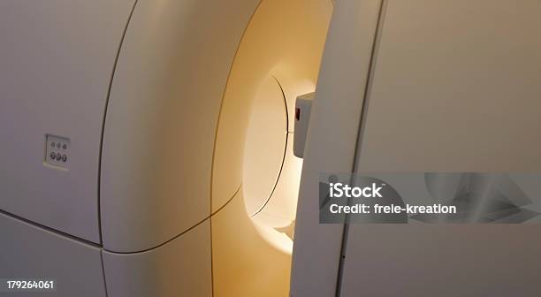 La Mri Foto de stock y más banco de imágenes de Analizar - Analizar, Asistencia sanitaria y medicina, Belleza