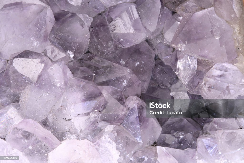 Amethyst-Stein in der Nähe - Lizenzfrei Amethyst Stock-Foto