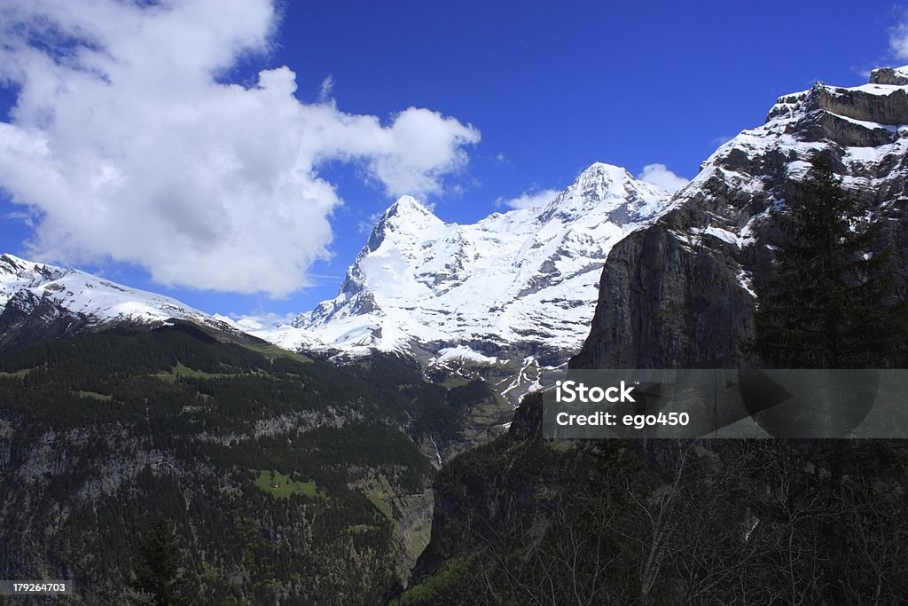 Швейцарские Альпы - Стоковые фото Gimmelwald роялти-фри