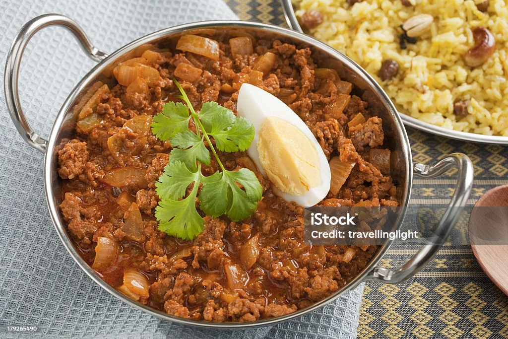 Comida hindú Keema al Curry con arroz y huevos - Foto de stock de Huevo - Comida básica libre de derechos