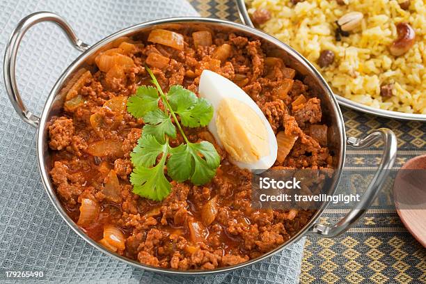 Comida Hindú Keema Al Curry Con Arroz Y Huevos Foto de stock y más banco de imágenes de Huevo - Comida básica - Huevo - Comida básica, Arroz - Comida básica, Arroz basmati