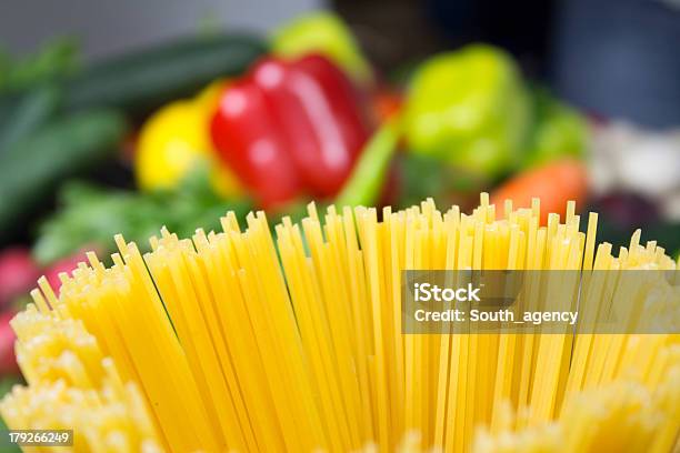 Víveres Foto de stock y más banco de imágenes de Ajo - Ajo, Alimento, Calabacín