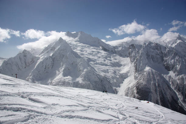 istock Mountain landscape with ski tracks 179266713