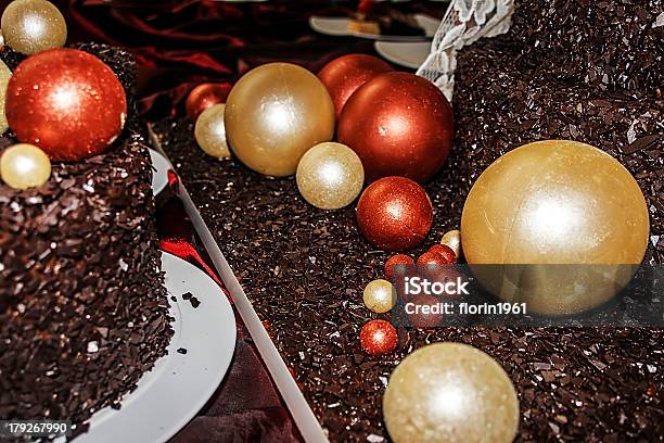 Photo libre de droit de Gâteau Au Chocolat banque d'images et plus d'images libres de droit de Aliment - Aliment, Avoir faim, Blanc