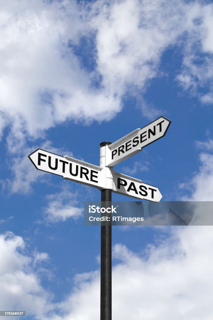 Passado presente futuro & placa no céu - Foto de stock de Previsão royalty-free