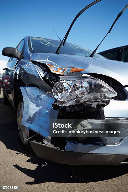 Повреждение Аварии Автомобиль Участвующие В — стоковые фотографии и другие картинки Автомобиль - Автомобиль, Вдавленный, Автокатастрофа