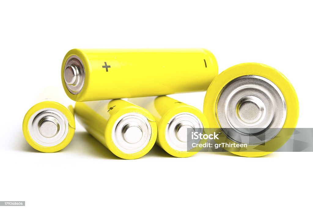 Gelbe Alkalisch Batterien, isoliert auf weißem Hintergrund - Lizenzfrei Alkalisch Stock-Foto
