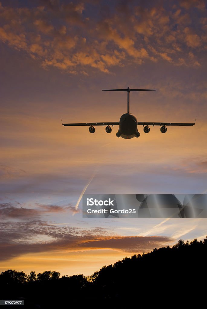 Trasporto aereo al tramonto - Foto stock royalty-free di Forze armate canadesi