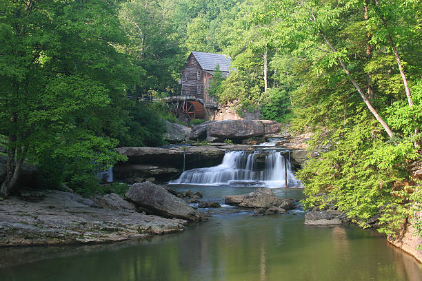 riacho de clareira no mato grist mill - babcock state park imagens e fotografias de stock