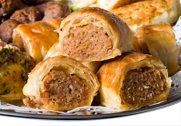 mini salsiccia rotoli - sausage roll foto e immagini stock