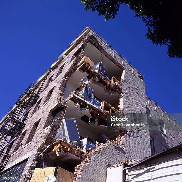 Foto de Prédio De Apartamentos Depois Do Terremoto e mais fotos de stock de Terremoto - Terremoto, Cidade de Los Angeles, Condado de Los Angeles