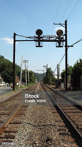 Foto de Ferrovia e mais fotos de stock de Antigo - Antigo, Apoio, Aço