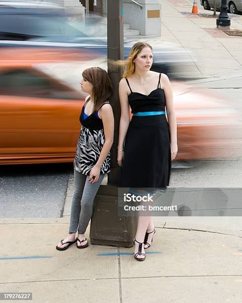 Photo libre de droit de Le Temps Nattend Pas Femme banque d'images et plus d'images libres de droit de Adulte - Adulte, Attendre, Circulation routière