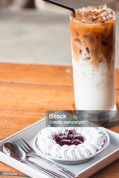 Foto de Cupcake De Mirtilo Queijo E Frias De Café Com Leite e mais fotos de stock de Alimentação Saudável