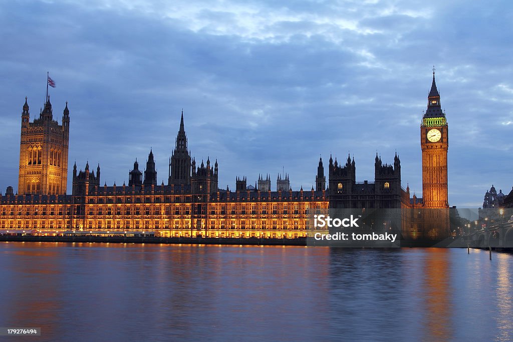 Il Palazzo di Westminster al crepuscolo - Foto stock royalty-free di Ambientazione esterna