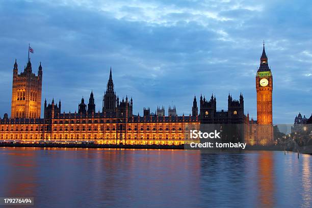 Il Palazzo Di Westminster Al Crepuscolo - Fotografie stock e altre immagini di Ambientazione esterna - Ambientazione esterna, Big Ben, Capitali internazionali